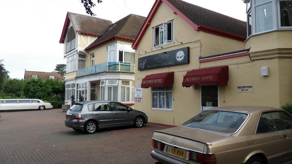 Skyways Hotel Slough Exteriér fotografie